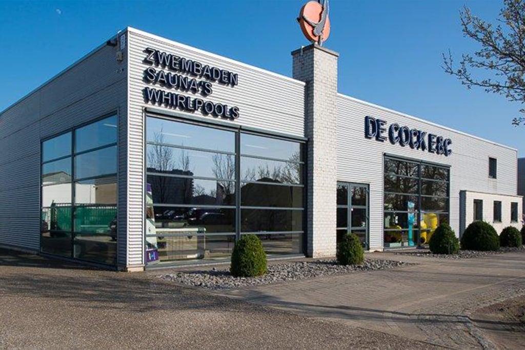 Nieuwe toonzaal van De Cock Zwembaden in 2001